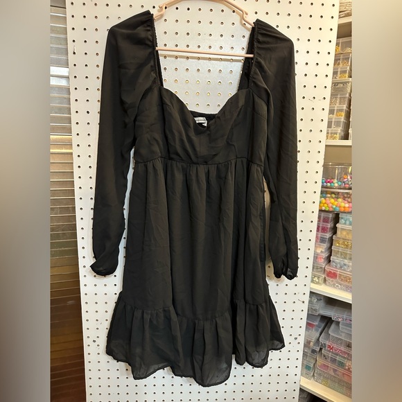 Abercrombie & Fitch Dresses & Skirts - Abercrombie & Fitch Black lbd dress, size small. EUC.